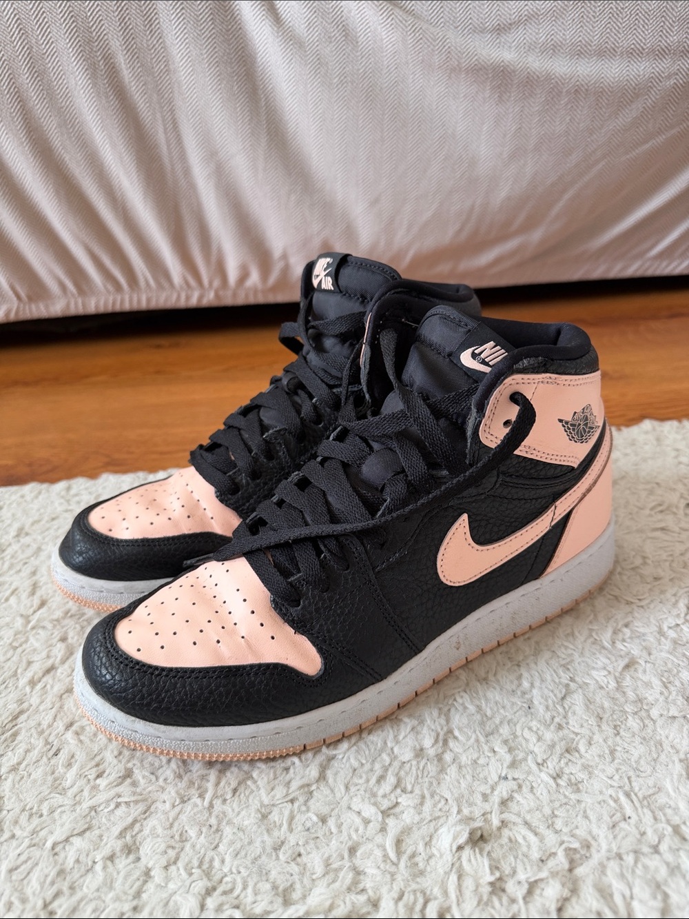 Crimson Tint Jordan 1 (BOYS YOUTH SIZE 7)